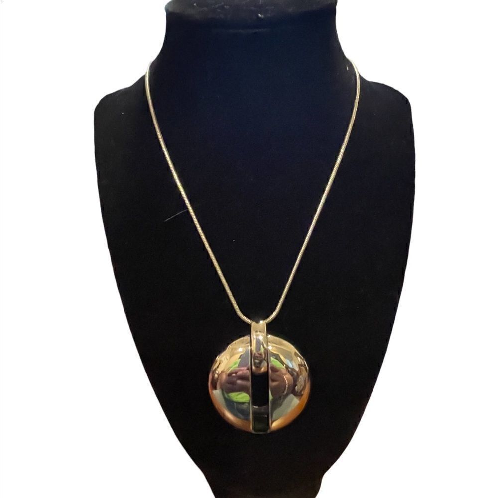 Chico’s silver tone circle pendant